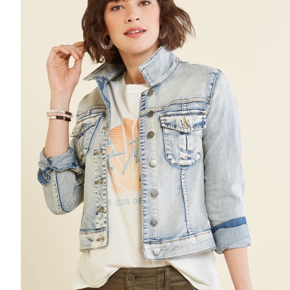 Kut from the Kloth Jackets & Coats Evereve Kut From The Kloth Amelia Denim Jacket Light Wash